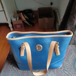 NEW WITH TAG. GIANI BERNINI TOTES BAG.